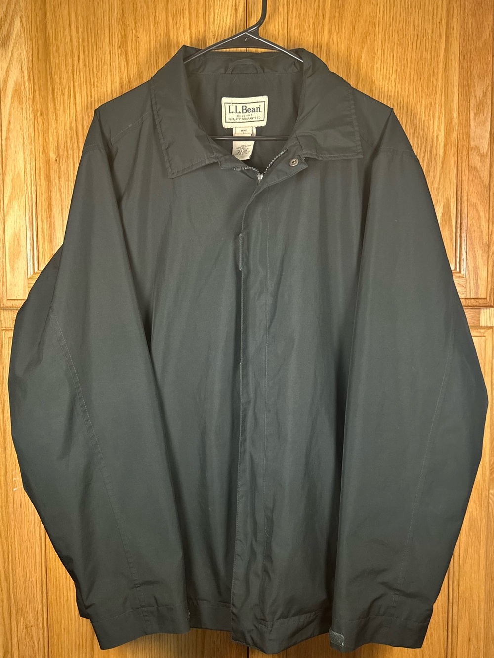 L.L. Bean size Large Men's Black Lightweight Zip-Front Jacket